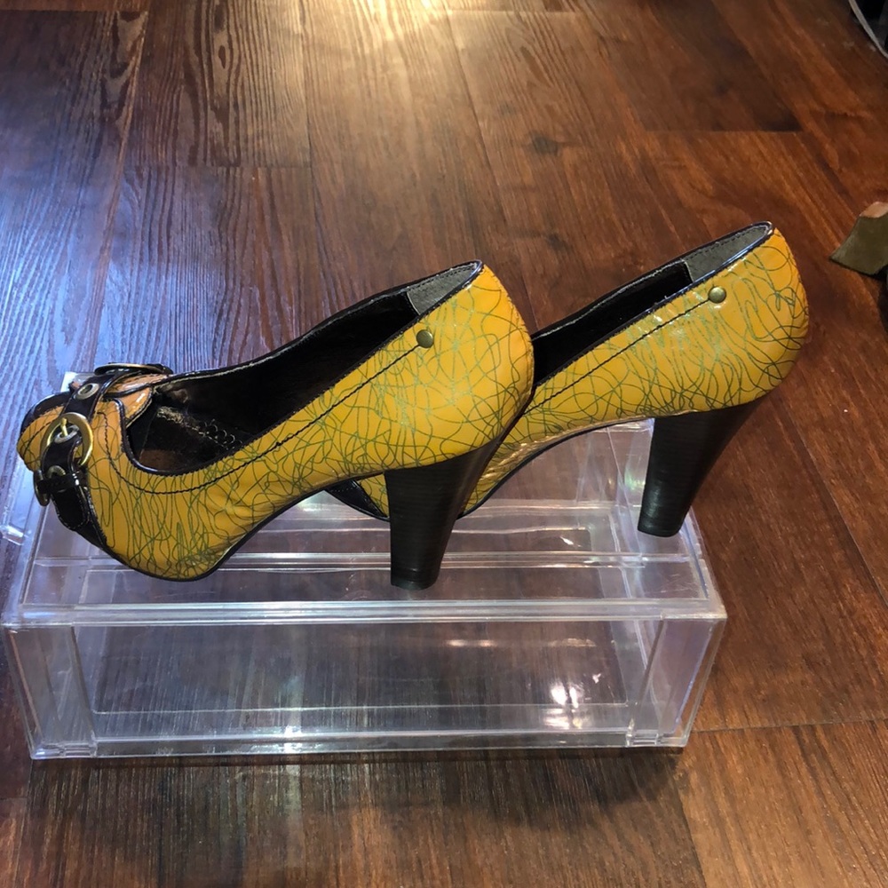 Shoes - Picture 2 of 3